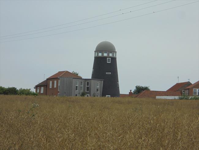 Sail-less windmill at Mill Farm, a useful landmark between points 5 and 6 of the walk.