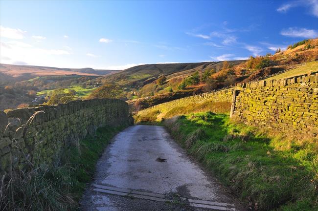 Colne Valley walk - old lane above Tunnel End