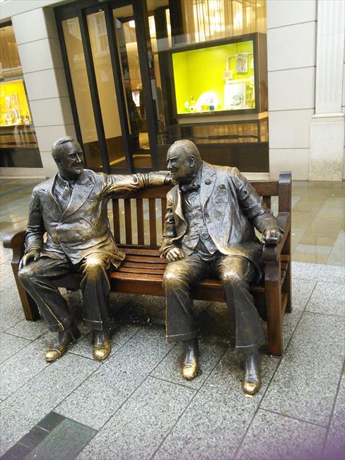 Allies Sculpture - Churchill and Roosevelt  enjoying a chat.