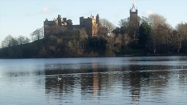 Linlithgow Palace and Loch