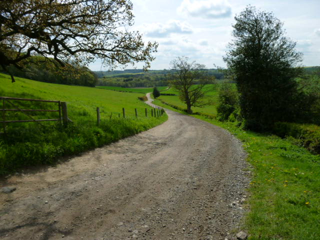 Metalled Track to Howthorpe Farm