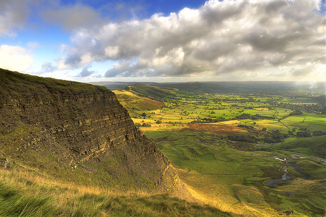 Mam Tor, with Lose Hill in the mid-distance and the Hope Valley stretching east towards Grindleford