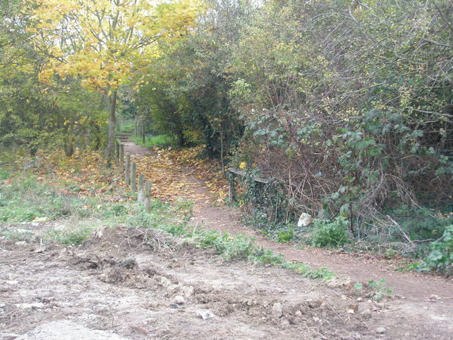 Entrance to path into Northfleet Country Park way point 1