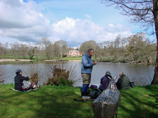 Break for coffee at lake overlooking Nieuport House.