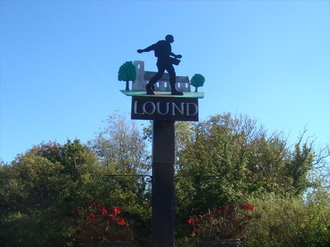 Lound Village sign
